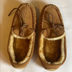 Kids LL Bean wicked good slippers size 4